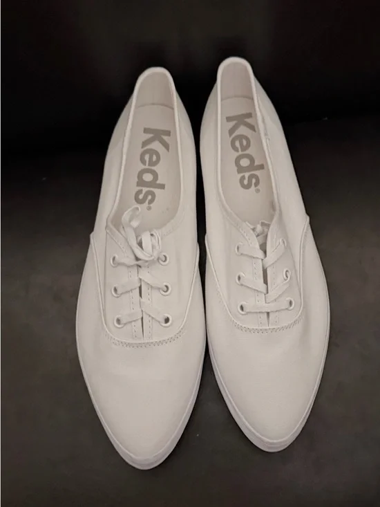 Ladies Keds White pointed toe Canvas Lace-Up Sneakers - Picture 6 of 7